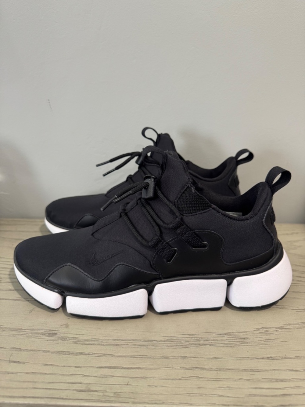 Nike Mens "Pocket Knife"